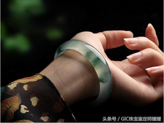 取翡翠手镯的方法,翡翠手镯怎样取下来-第1张图片-翡翠网 取翡翠手镯的方法,翡翠手镯怎样取下来-第1张图片-翡翠网