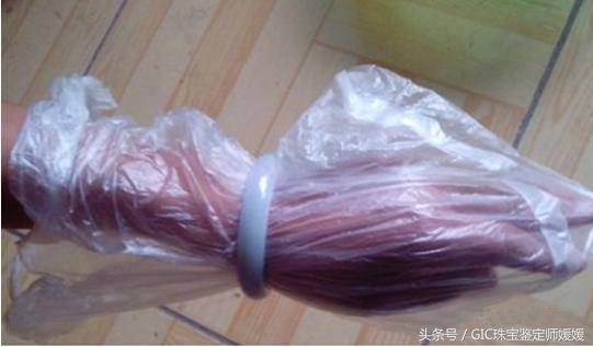 取翡翠手镯的方法,翡翠手镯怎样取下来-第4张图片-翡翠网 取翡翠手镯的方法,翡翠手镯怎样取下来-第4张图片-翡翠网