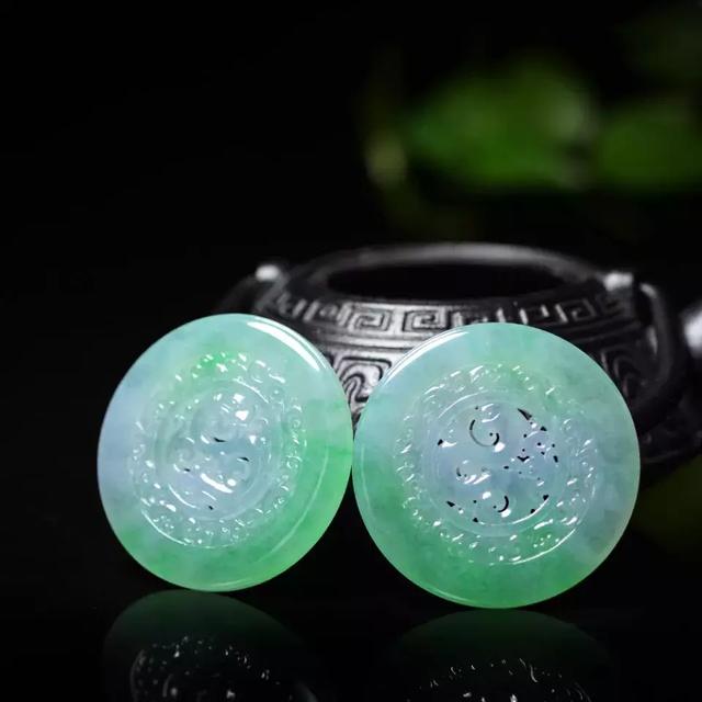 翡翠手镯心料好吗,危料翡翠手镯价格-第1张图片-翡翠网 翡翠手镯心料好吗,危料翡翠手镯价格-第1张图片-翡翠网