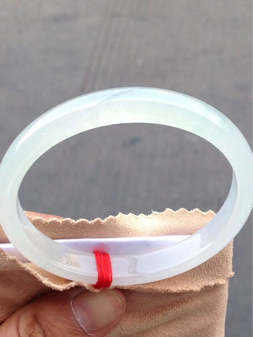 翡翠手镯a货多少钱的简单介绍-第1张图片-翡翠网 翡翠手镯a货多少钱的简单介绍-第1张图片-翡翠网