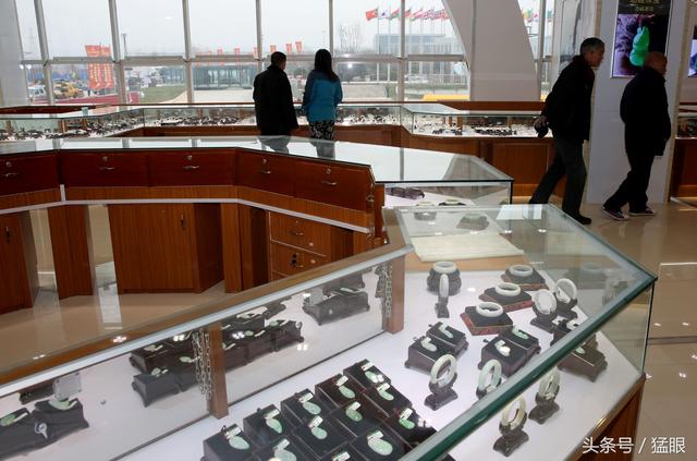 翡翠大摆件 价格翡翠大摆件价格走势-第5张图片-翡翠网 翡翠大摆件 价格翡翠大摆件价格走势-第5张图片-翡翠网