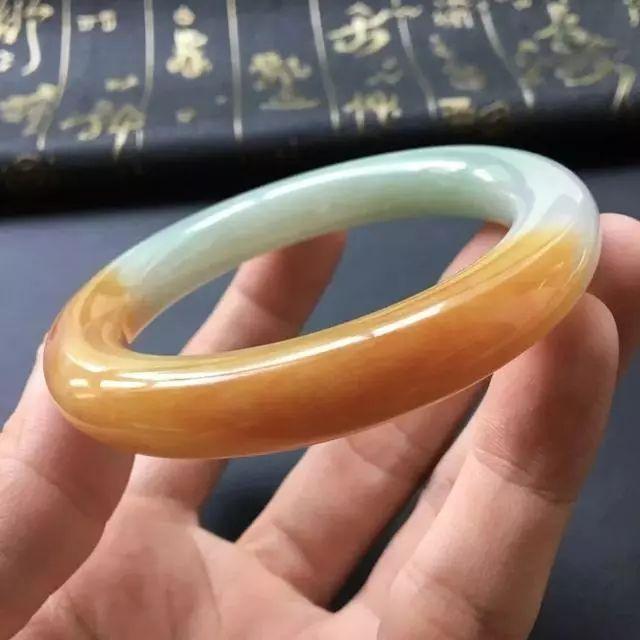 缅甸翡翠手镯几百块能买真的吗,缅甸黄翡翠手镯-第7张图片-翡翠网 缅甸翡翠手镯几百块能买真的吗,缅甸黄翡翠手镯-第7张图片-翡翠网