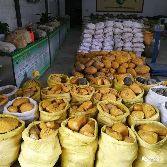 翡翠公斤料翡翠原石公斤料-第3张图片-翡翠网 翡翠公斤料翡翠原石公斤料-第3张图片-翡翠网