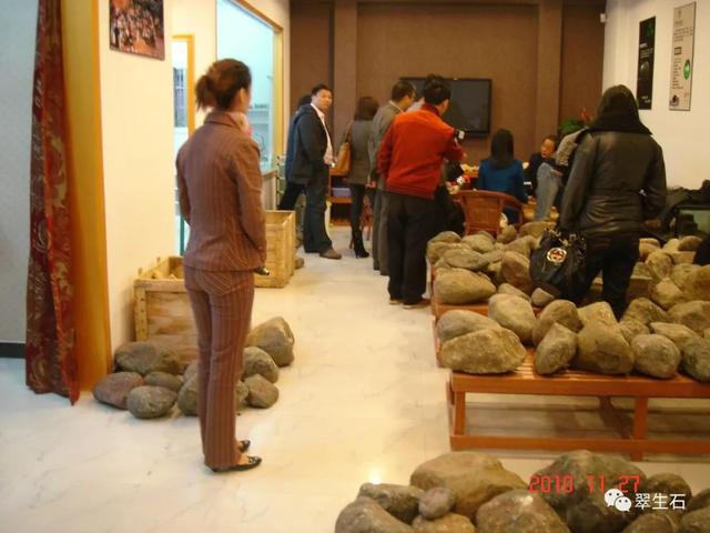 翡翠公斤料翡翠原石公斤料-第5张图片-翡翠网 翡翠公斤料翡翠原石公斤料-第5张图片-翡翠网