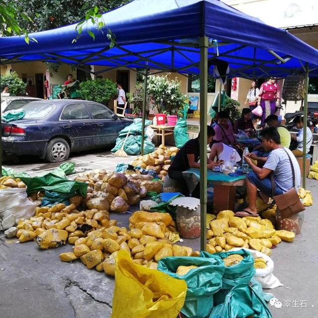 翡翠公斤料翡翠原石公斤料-第7张图片-翡翠网 翡翠公斤料翡翠原石公斤料-第7张图片-翡翠网