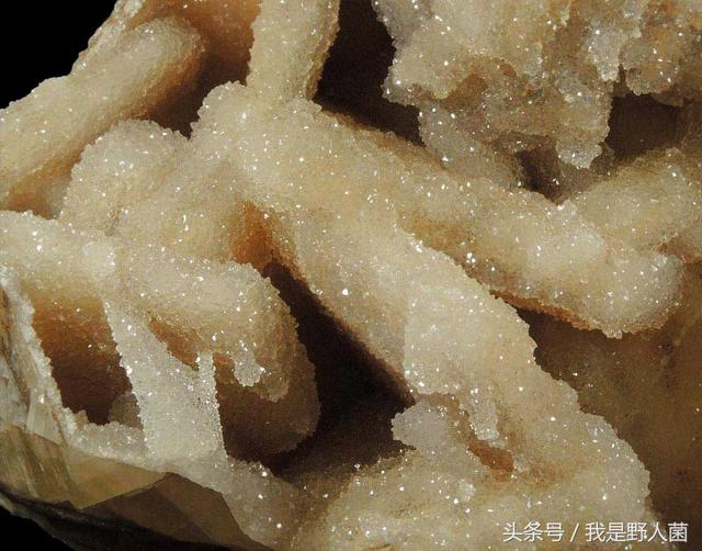 石英石染色造假绿翡翠石英石造假翡翠原石-第8张图片-翡翠网 石英石染色造假绿翡翠石英石造假翡翠原石-第8张图片-翡翠网