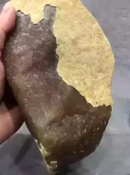 大马坎半山半水黄翡翠原石的简单介绍-第1张图片-翡翠网 大马坎半山半水黄翡翠原石的简单介绍-第1张图片-翡翠网