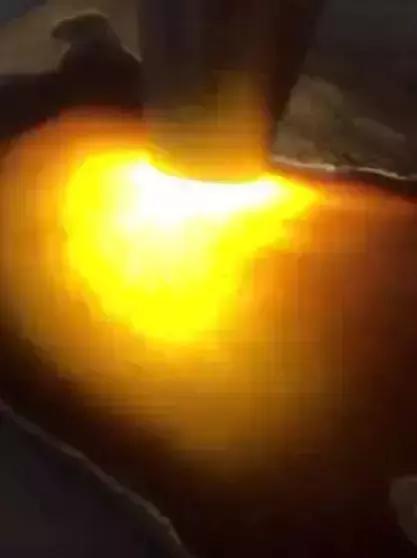 大马坎半山半水黄翡翠原石的简单介绍-第2张图片-翡翠网 大马坎半山半水黄翡翠原石的简单介绍-第2张图片-翡翠网