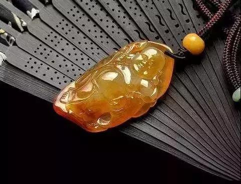 大马坎半山半水黄翡翠原石的简单介绍-第7张图片-翡翠网 大马坎半山半水黄翡翠原石的简单介绍-第7张图片-翡翠网