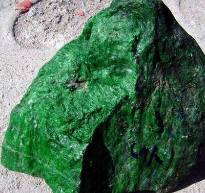 铁龙生飘花翡翠手镯图片价格一级铁龙生翡翠手镯-第5张图片-翡翠网 铁龙生飘花翡翠手镯图片价格一级铁龙生翡翠手镯-第5张图片-翡翠网