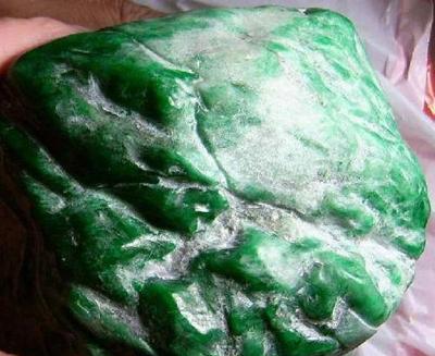 铁龙生飘花翡翠手镯图片价格一级铁龙生翡翠手镯-第6张图片-翡翠网 铁龙生飘花翡翠手镯图片价格一级铁龙生翡翠手镯-第6张图片-翡翠网