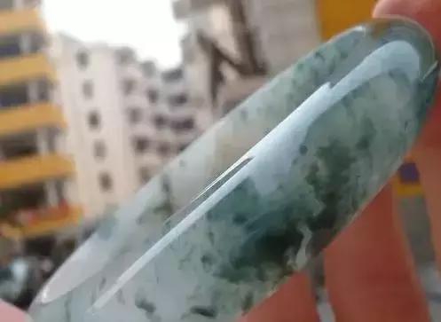 铁龙生飘花翡翠手镯图片价格一级铁龙生翡翠手镯-第10张图片-翡翠网 铁龙生飘花翡翠手镯图片价格一级铁龙生翡翠手镯-第10张图片-翡翠网