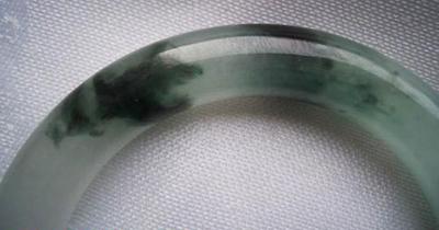 铁龙生飘花翡翠手镯图片价格一级铁龙生翡翠手镯-第12张图片-翡翠网 铁龙生飘花翡翠手镯图片价格一级铁龙生翡翠手镯-第12张图片-翡翠网