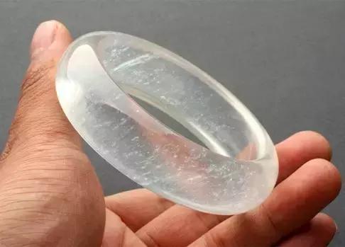 铁龙生飘花翡翠手镯图片价格一级铁龙生翡翠手镯-第13张图片-翡翠网 铁龙生飘花翡翠手镯图片价格一级铁龙生翡翠手镯-第13张图片-翡翠网