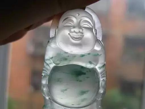 铁龙生飘花翡翠手镯图片价格一级铁龙生翡翠手镯-第16张图片-翡翠网 铁龙生飘花翡翠手镯图片价格一级铁龙生翡翠手镯-第16张图片-翡翠网