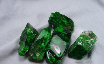 铁龙生飘花翡翠手镯图片价格一级铁龙生翡翠手镯-第23张图片-翡翠网 铁龙生飘花翡翠手镯图片价格一级铁龙生翡翠手镯-第23张图片-翡翠网