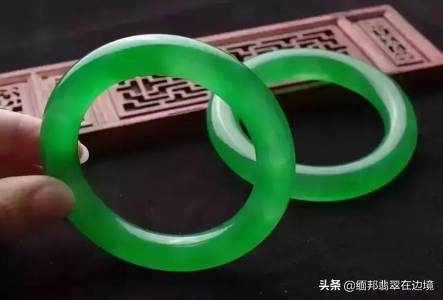 灰绿色翡翠手镯好看吗灰绿色翡翠手镯图片-第10张图片-翡翠网 灰绿色翡翠手镯好看吗灰绿色翡翠手镯图片-第10张图片-翡翠网