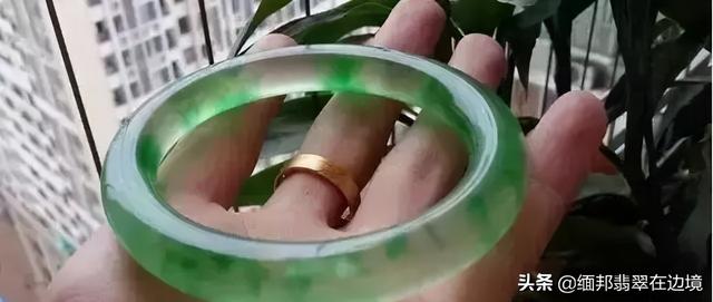 灰绿色翡翠手镯好看吗灰绿色翡翠手镯图片-第12张图片-翡翠网 灰绿色翡翠手镯好看吗灰绿色翡翠手镯图片-第12张图片-翡翠网