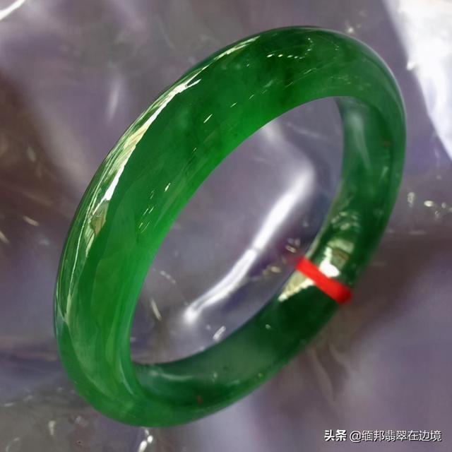 灰绿色翡翠手镯好看吗灰绿色翡翠手镯图片-第14张图片-翡翠网 灰绿色翡翠手镯好看吗灰绿色翡翠手镯图片-第14张图片-翡翠网