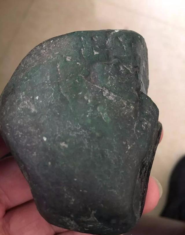 莫湾基翡翠原石莫湾基翡翠原石切片图片-第2张图片-翡翠网 莫湾基翡翠原石莫湾基翡翠原石切片图片-第2张图片-翡翠网