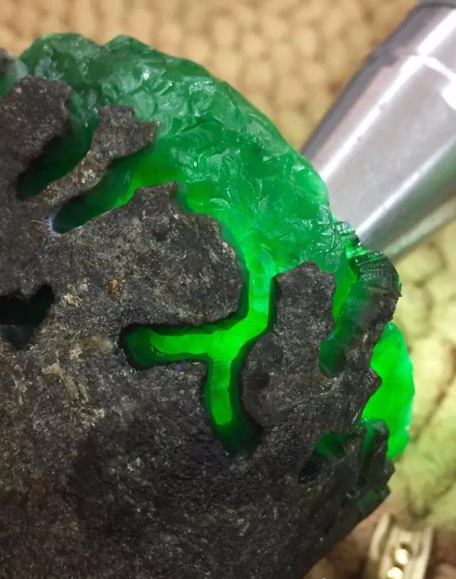 莫湾基翡翠原石莫湾基翡翠原石切片图片-第8张图片-翡翠网 莫湾基翡翠原石莫湾基翡翠原石切片图片-第8张图片-翡翠网