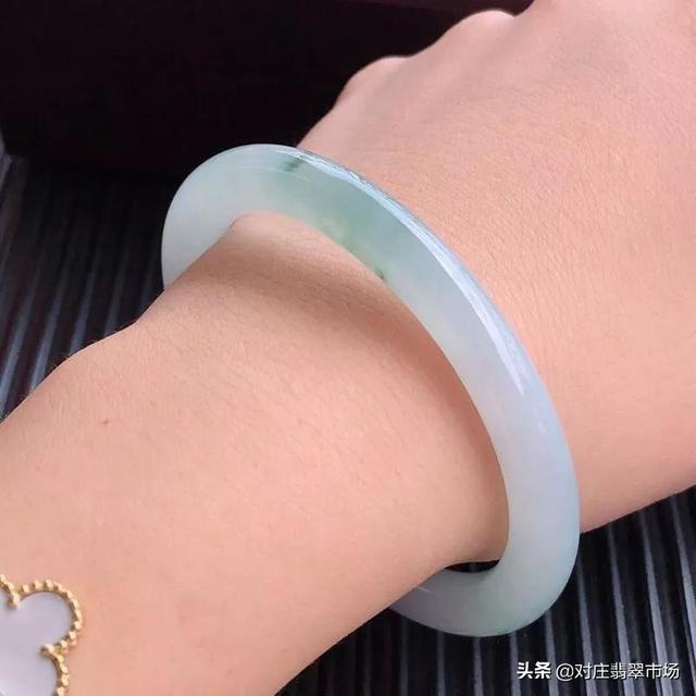 包含翡翠的镯心和手镯价格相差多少的词条-第4张图片-翡翠网 包含翡翠的镯心和手镯价格相差多少的词条-第4张图片-翡翠网