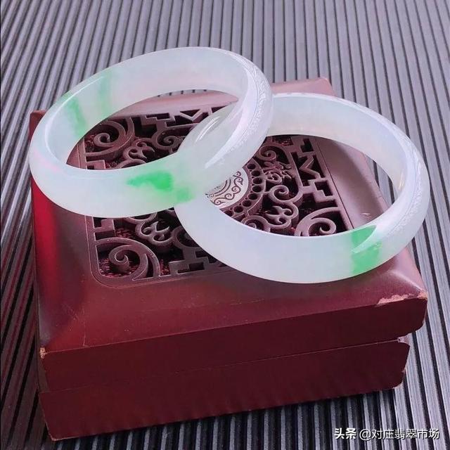 包含翡翠的镯心和手镯价格相差多少的词条-第13张图片-翡翠网 包含翡翠的镯心和手镯价格相差多少的词条-第13张图片-翡翠网