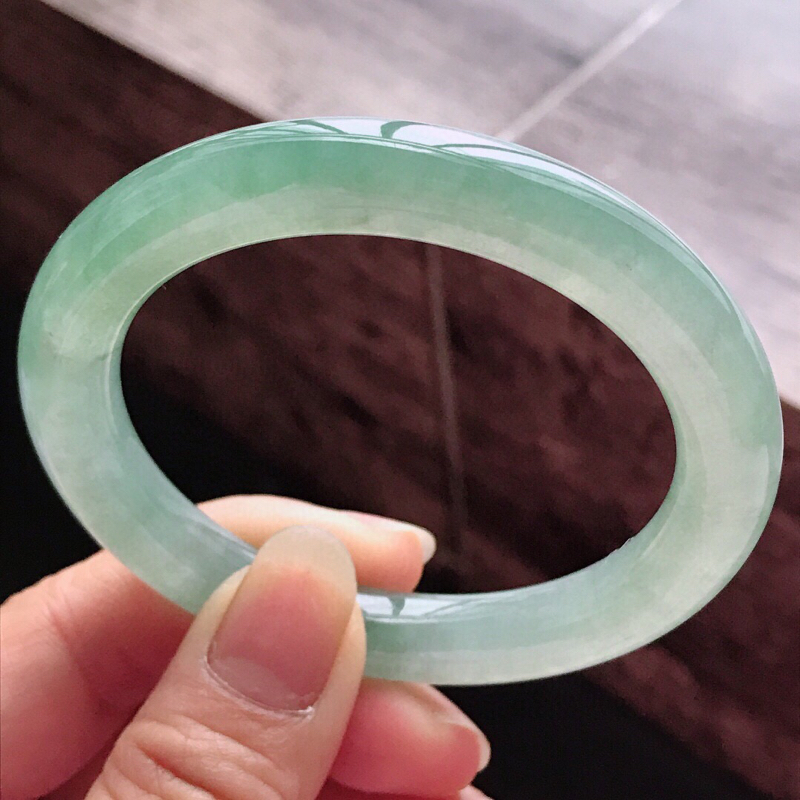 冰晴底是什么级别翡翠,冰晴底翡翠的价格-第1张图片-翡翠网 冰晴底是什么级别翡翠,冰晴底翡翠的价格-第1张图片-翡翠网