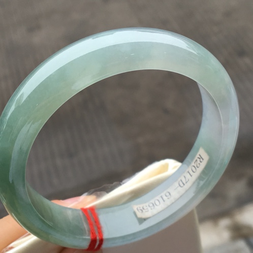 冰晴底是什么级别翡翠,冰晴底翡翠的价格-第2张图片-翡翠网 冰晴底是什么级别翡翠,冰晴底翡翠的价格-第2张图片-翡翠网