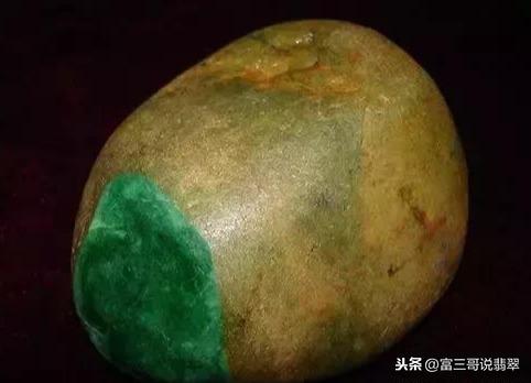 翡翠原石哪里买比较靠谱,胶带缠的翡翠原石靠谱吗-第9张图片-翡翠网 翡翠原石哪里买比较靠谱,胶带缠的翡翠原石靠谱吗-第9张图片-翡翠网