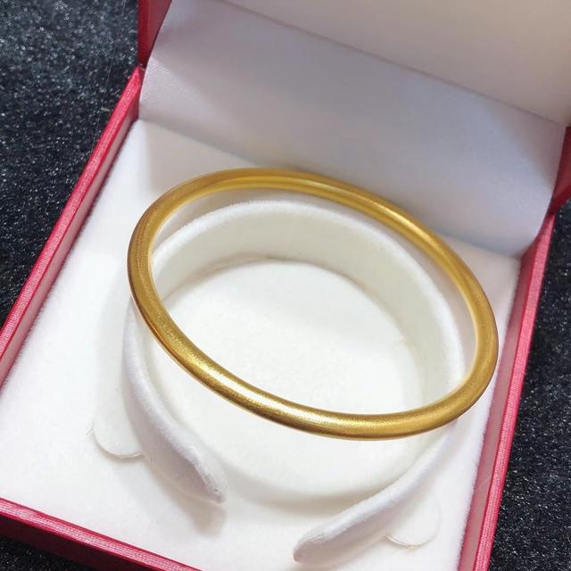 哪种翡翠手镯好,翡翠手镯分什么种-第2张图片-翡翠网 哪种翡翠手镯好,翡翠手镯分什么种-第2张图片-翡翠网