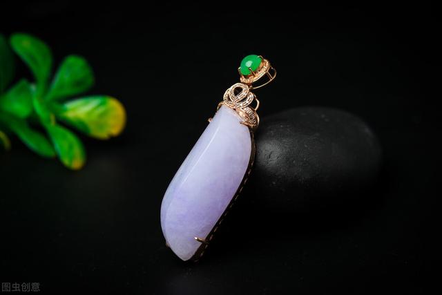 翡翠手镯带多久会变透亮,翡翠手镯多久可以养好-第4张图片-翡翠网 翡翠手镯带多久会变透亮,翡翠手镯多久可以养好-第4张图片-翡翠网