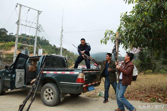 帝王绿翡翠原石图片茂名帝王紫翡翠原石-第7张图片-翡翠网 帝王绿翡翠原石图片茂名帝王紫翡翠原石-第7张图片-翡翠网