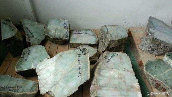 帝王绿翡翠原石图片茂名帝王紫翡翠原石-第15张图片-翡翠网 帝王绿翡翠原石图片茂名帝王紫翡翠原石-第15张图片-翡翠网