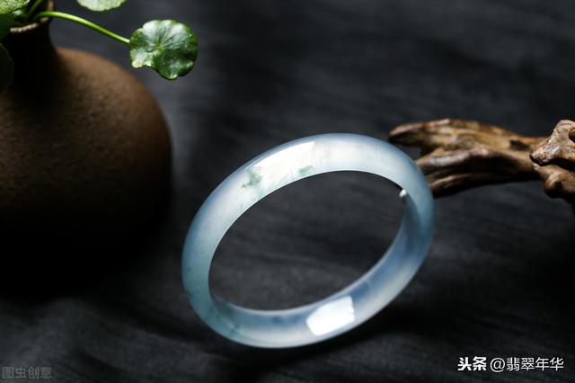 翡翠手镯高货,翡翠手镯种嫩-第1张图片-翡翠网 翡翠手镯高货,翡翠手镯种嫩-第1张图片-翡翠网