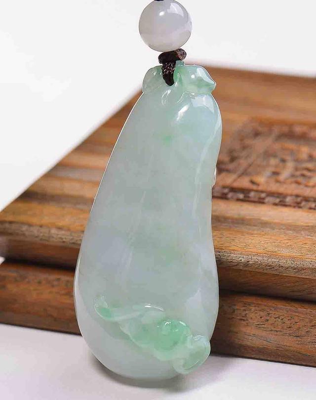 芙蓉种翡翠手镯图片欣赏,翡翠手镯芙蓉种-第5张图片-翡翠网 芙蓉种翡翠手镯图片欣赏,翡翠手镯芙蓉种-第5张图片-翡翠网