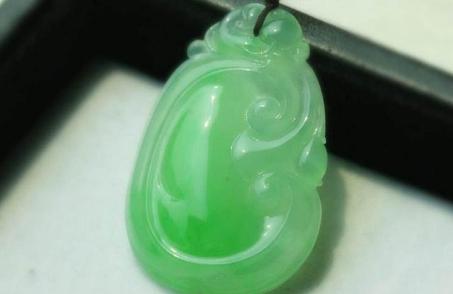 芙蓉种翡翠手镯图片欣赏,翡翠手镯芙蓉种-第7张图片-翡翠网 芙蓉种翡翠手镯图片欣赏,翡翠手镯芙蓉种-第7张图片-翡翠网