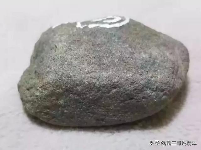 翡翠原石掉沙的原因翡翠原石翻沙料知识-第6张图片-翡翠网 翡翠原石掉沙的原因翡翠原石翻沙料知识-第6张图片-翡翠网