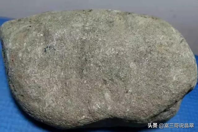 翡翠原石掉沙的原因翡翠原石翻沙料知识-第7张图片-翡翠网 翡翠原石掉沙的原因翡翠原石翻沙料知识-第7张图片-翡翠网