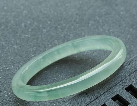 糯冰种翡翠值得收藏吗翡翠黑冰料值得收藏吗-第2张图片-翡翠网 糯冰种翡翠值得收藏吗翡翠黑冰料值得收藏吗-第2张图片-翡翠网