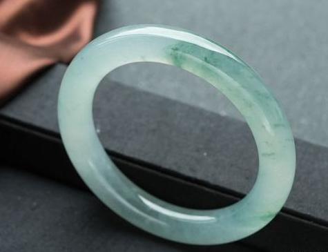 糯冰种翡翠值得收藏吗翡翠黑冰料值得收藏吗-第3张图片-翡翠网 糯冰种翡翠值得收藏吗翡翠黑冰料值得收藏吗-第3张图片-翡翠网