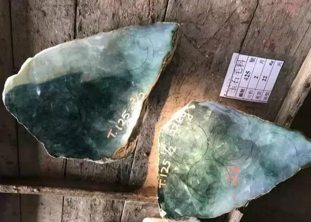 冰种翡翠手镯怎么看好坏,高冰种手镯料翡翠原石-第1张图片-翡翠网 冰种翡翠手镯怎么看好坏,高冰种手镯料翡翠原石-第1张图片-翡翠网