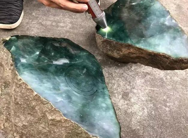 冰种翡翠手镯怎么看好坏,高冰种手镯料翡翠原石-第2张图片-翡翠网 冰种翡翠手镯怎么看好坏,高冰种手镯料翡翠原石-第2张图片-翡翠网