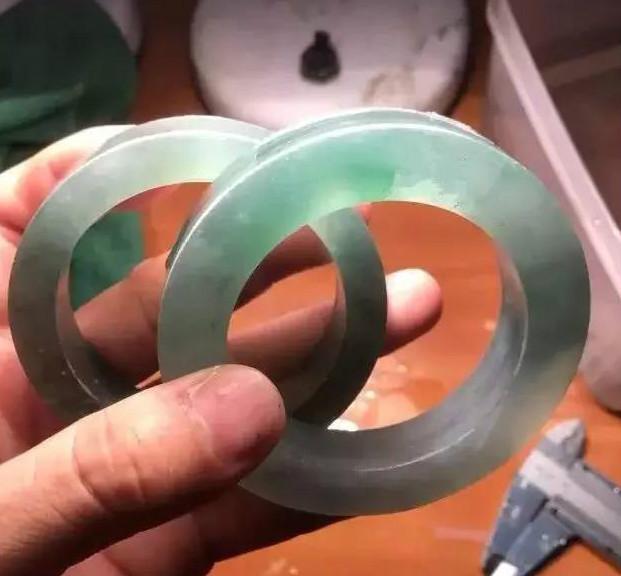 冰种翡翠手镯怎么看好坏,高冰种手镯料翡翠原石-第6张图片-翡翠网 冰种翡翠手镯怎么看好坏,高冰种手镯料翡翠原石-第6张图片-翡翠网