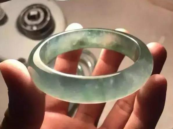 冰种翡翠手镯怎么看好坏,高冰种手镯料翡翠原石-第7张图片-翡翠网 冰种翡翠手镯怎么看好坏,高冰种手镯料翡翠原石-第7张图片-翡翠网