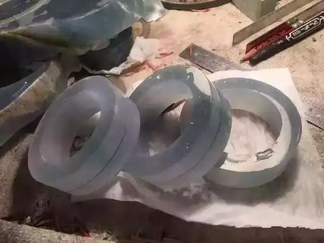 黄皮翡翠原石一般出什么料,翡翠手镯带黄皮-第2张图片-翡翠网 黄皮翡翠原石一般出什么料,翡翠手镯带黄皮-第2张图片-翡翠网