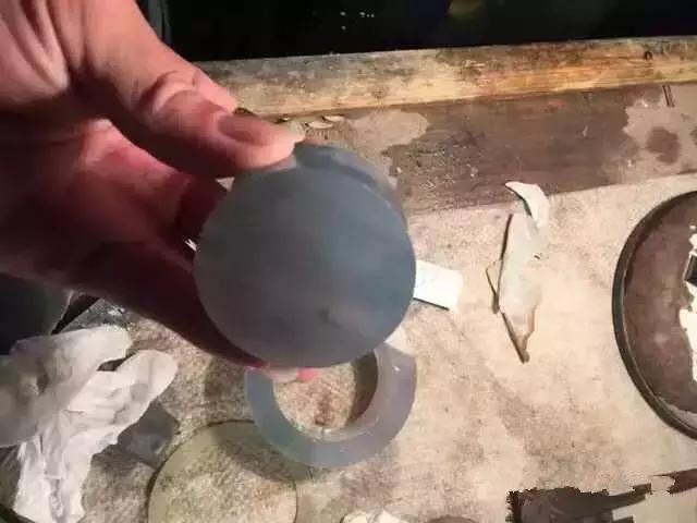 黄皮翡翠原石一般出什么料,翡翠手镯带黄皮-第3张图片-翡翠网 黄皮翡翠原石一般出什么料,翡翠手镯带黄皮-第3张图片-翡翠网