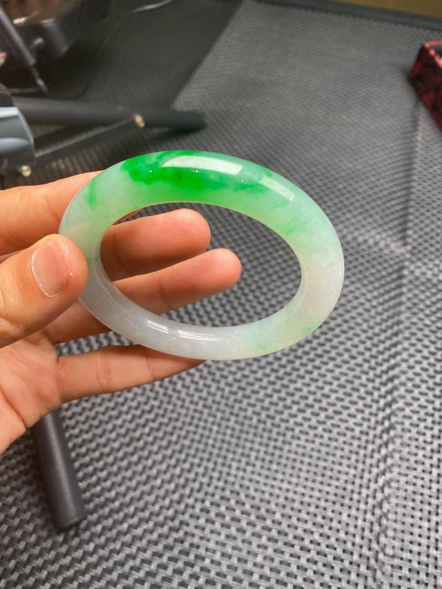 缅甸翡翠手镯怎样,缅甸翡翠玉手镯价位-第2张图片-翡翠网 缅甸翡翠手镯怎样,缅甸翡翠玉手镯价位-第2张图片-翡翠网