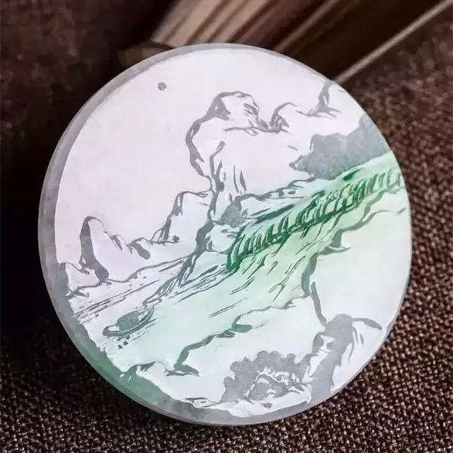 翡翠原石切出冰春绿,龙肯翡翠原石切不死-第6张图片-翡翠网 翡翠原石切出冰春绿,龙肯翡翠原石切不死-第6张图片-翡翠网