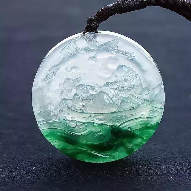 翡翠原石切出冰春绿,龙肯翡翠原石切不死-第8张图片-翡翠网 翡翠原石切出冰春绿,龙肯翡翠原石切不死-第8张图片-翡翠网